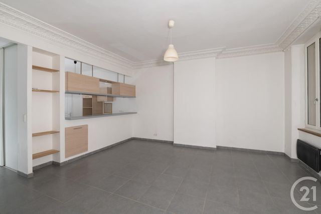 Appartement T3 à vendre - 3 pièces - 74.36 m2 - TOULON - 83 - PROVENCE-ALPES-COTE-D-AZUR - Century 21 Le Mourillon