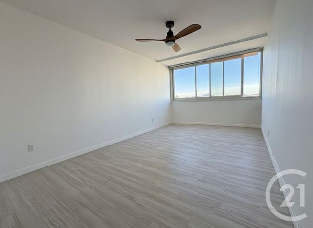 Appartement F3 à louer - 3 pièces - 69.75 m2 - TOULON - 83 - PROVENCE-ALPES-COTE-D-AZUR - Century 21 Le Mourillon