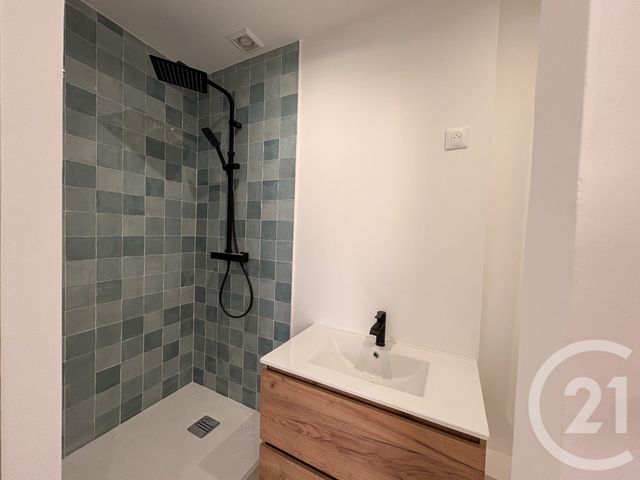 Appartement F1 à vendre - 1 pièce - 27.1 m2 - TOULON - 83 - PROVENCE-ALPES-COTE-D-AZUR - Century 21 Le Mourillon