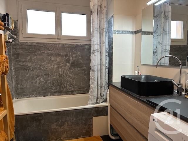 Appartement F3 à vendre - 3 pièces - 66.25 m2 - LA VALETTE DU VAR - 83 - PROVENCE-ALPES-COTE-D-AZUR - Century 21 Le Mourillon