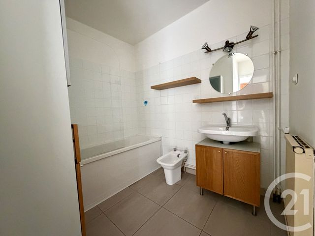 Appartement F2 à vendre - 2 pièces - 55.6 m2 - TOULON - 83 - PROVENCE-ALPES-COTE-D-AZUR - Century 21 Le Mourillon