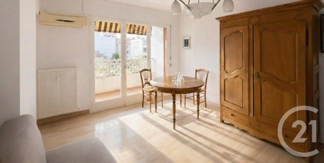 Appartement F2 à vendre - 2 pièces - 50.0 m2 - TOULON - 83 - PROVENCE-ALPES-COTE-D-AZUR - Century 21 Le Mourillon